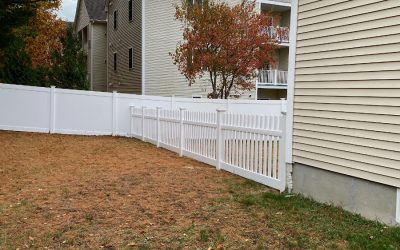 Vinyl Picket Fence installed for pet safety in Derry, NH.