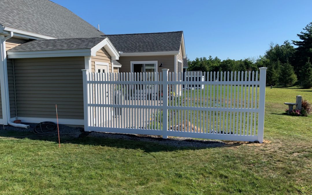 Vinyl Picket Fence installed in Windham, NH.