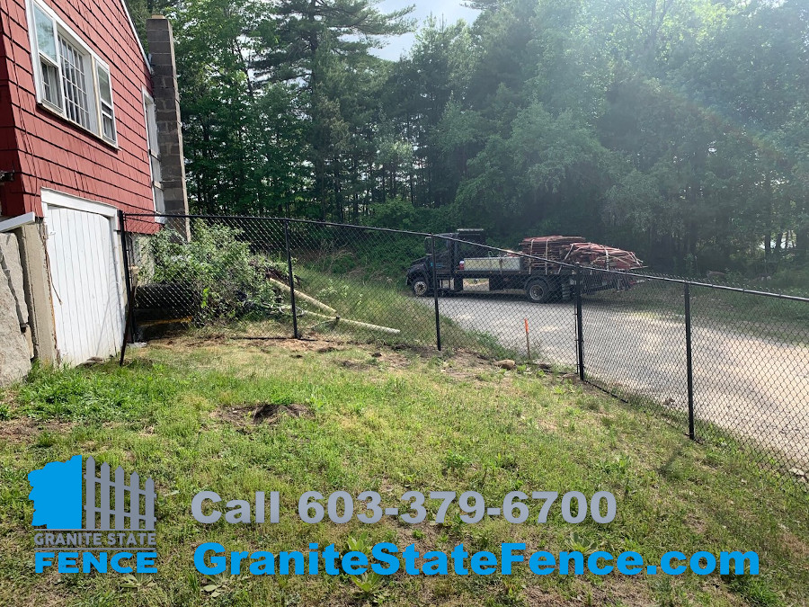 New chain link fence installed for large puppy in Londonderry, NH.