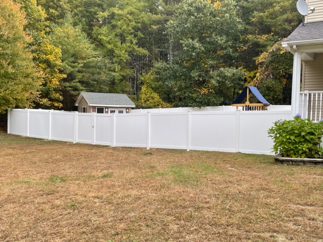 Granite State Fence installed a 6' vinyl privacy fence for a residence in Dunstable, MA. 