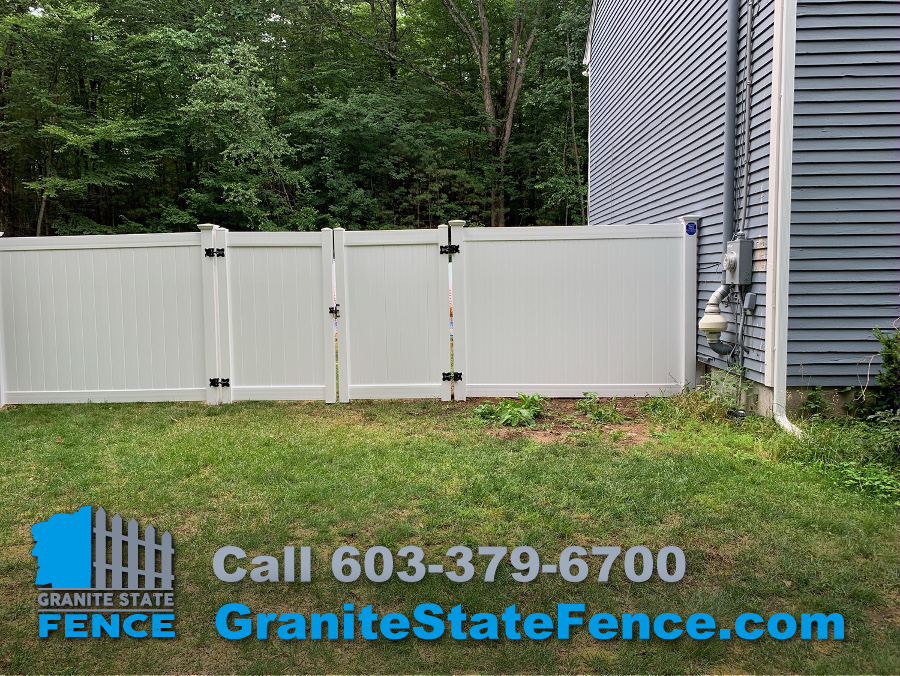 Vinyl fence and gate in Derry NH