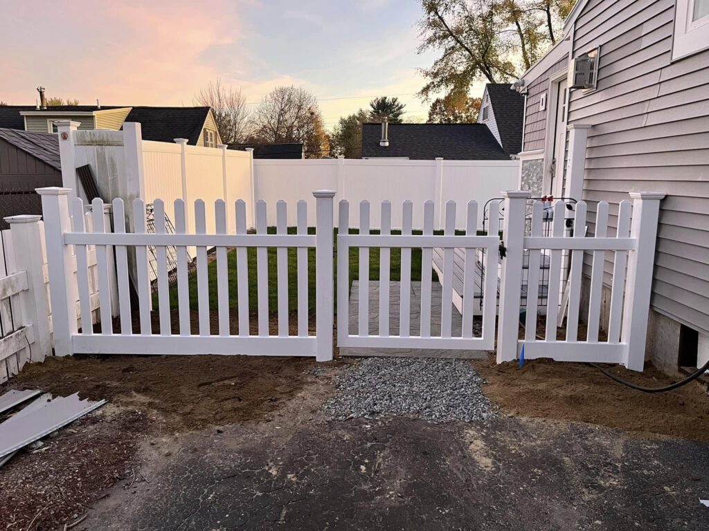 Nashua, some 6’ privacy and 4’ dogear vinyl.14481_n