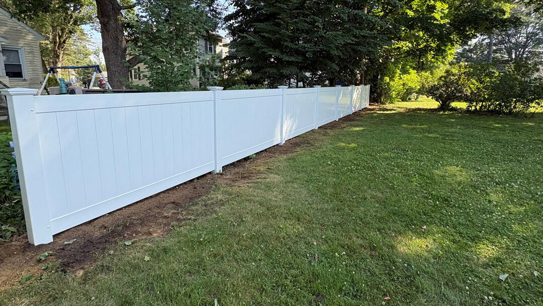 🏡 Vinyl Privacy Fence Installation in Hudson, NH