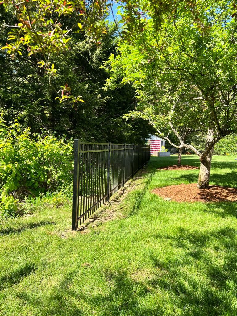  The crew from Granite State Fence travelled to Amherst, NH, to install 3 rail black aluminum fencing.